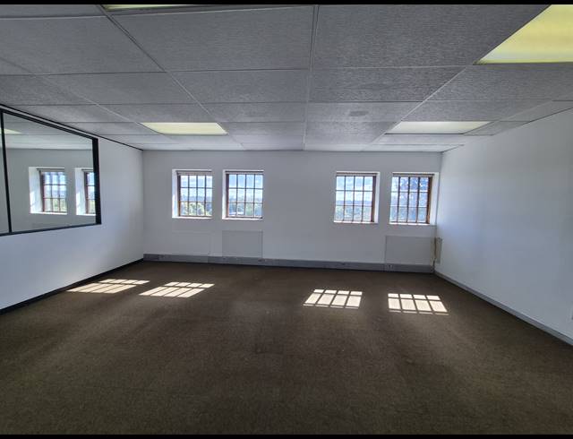 149M² OFFICE TO LET IN PARKMORE